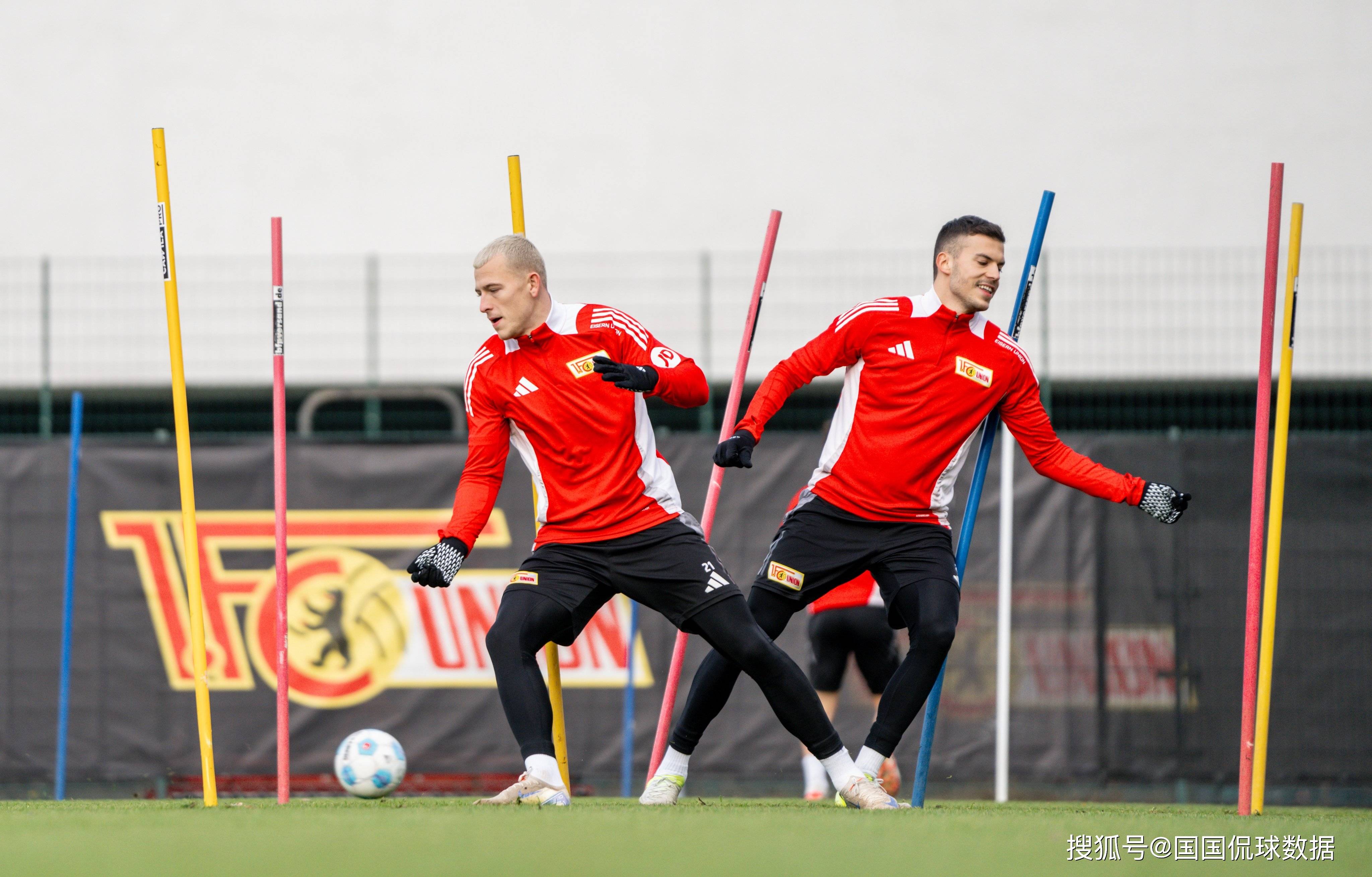 斯图加特中场突破制胜，成为焦点球员