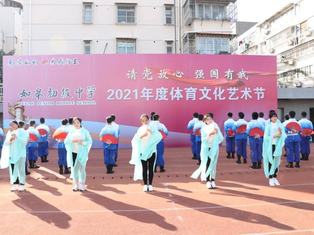 中东女足比赛燃情开战，球员斗志昂扬