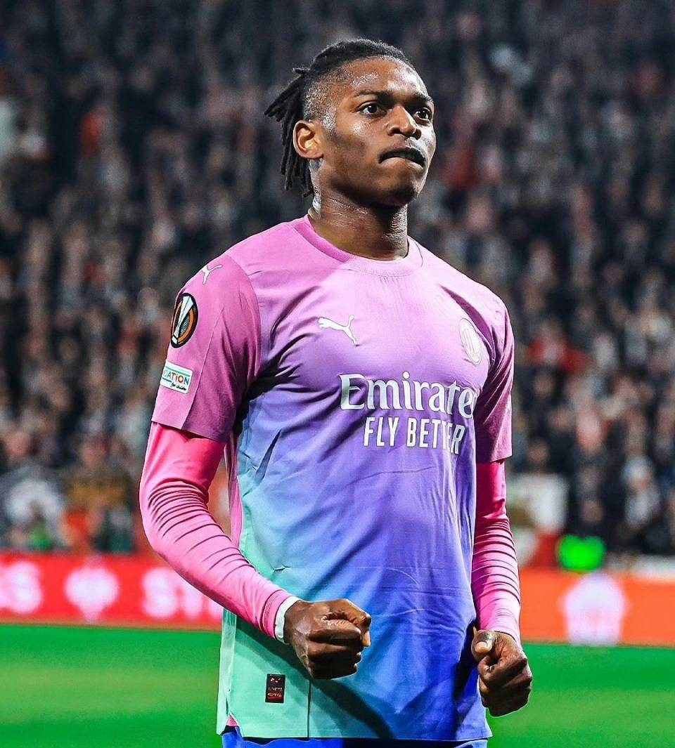 包含AC米兰球员风采斐然夺得意甲亚军的词条